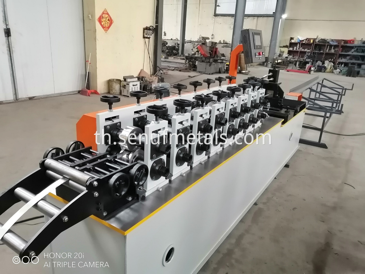 120 Mmin CUZ purlin roll forming machine (7)